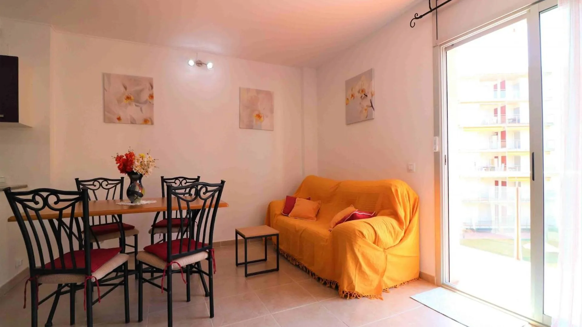 Pretty Apartment With Balcony Roses 0*,  Spain